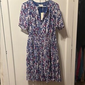 Elegant Blue and Red Patterned Midi Dress